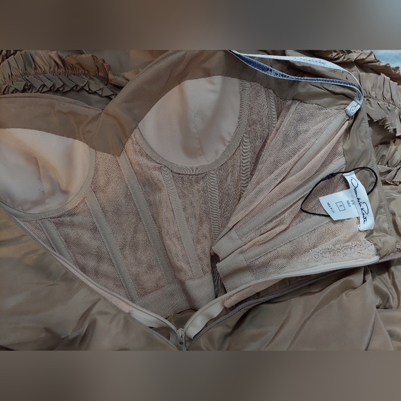 $2,200 NEW OSCAR DE LA RENTA GOLD SILK RUFFLE RUNWAY DRESS US 6 - Picture 5 of 11